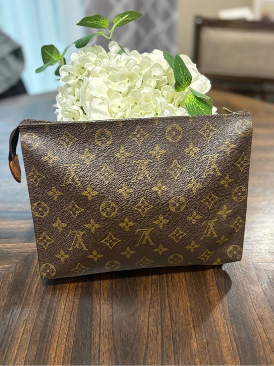 Louis Vuitton Handbags - Louis Vuitton Monogram Toiletry 26